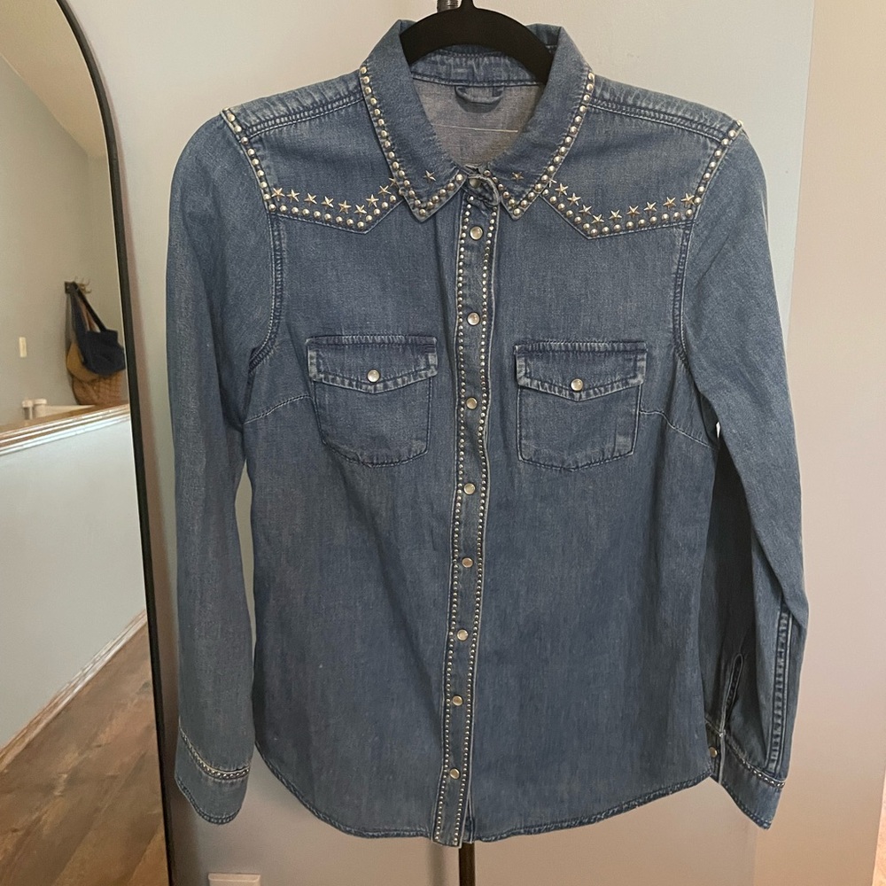 TOPSHOP WESTERN STUDDED DENIM CHAMBRAY BUTTON UP